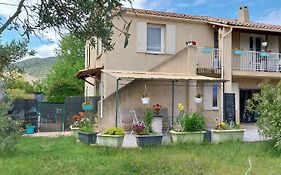 appartement de 50m de dessous de villa confortable et bien équipé terrasse de 40 bien équipé barbecue et planchas parasol wifi gratuit parking gratuit